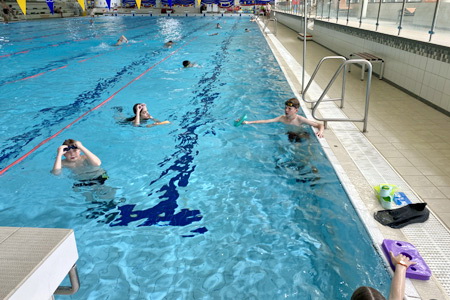Dětský trénink s MOVEinZLIN - Plavání, Outdoor sporty, angličtina